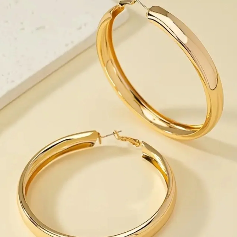 Chunky 18k Gold Hoop Earrings 5”